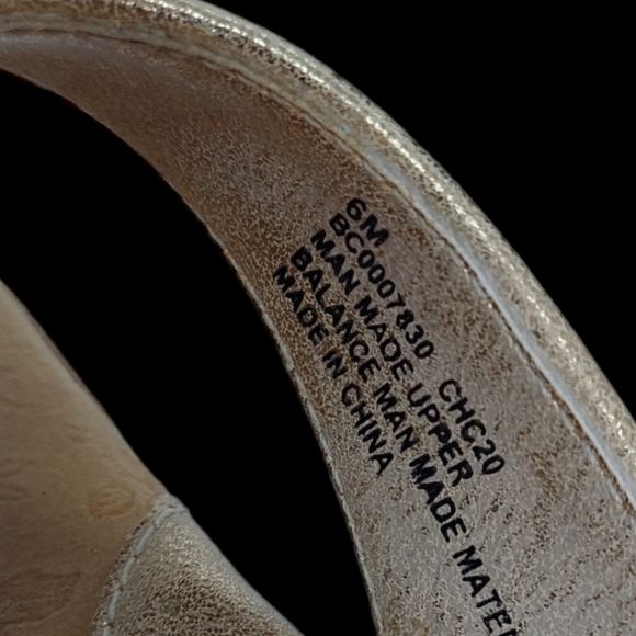 B.O.C Gold Metallic Thong Sandals Women's Size 6M - Picture 7 of 7